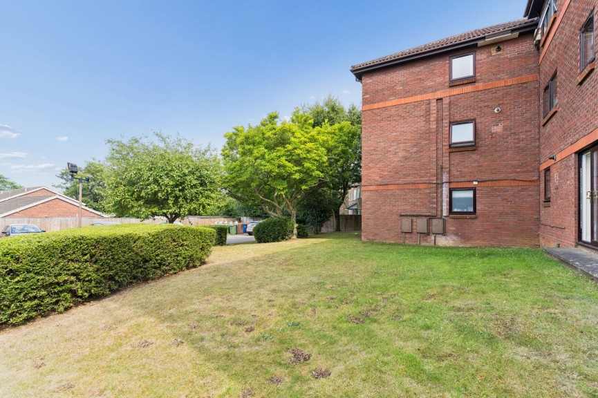 2 bedroom Flat for Sale Stevenage Road, Hitchin, Hertfordshire