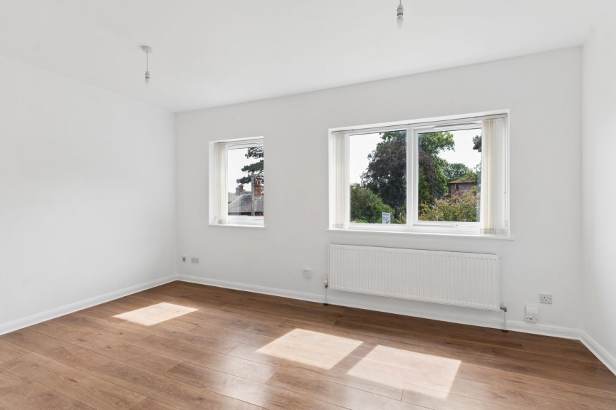 2 bedroom Flat for Sale Stevenage Road, Hitchin, Hertfordshire