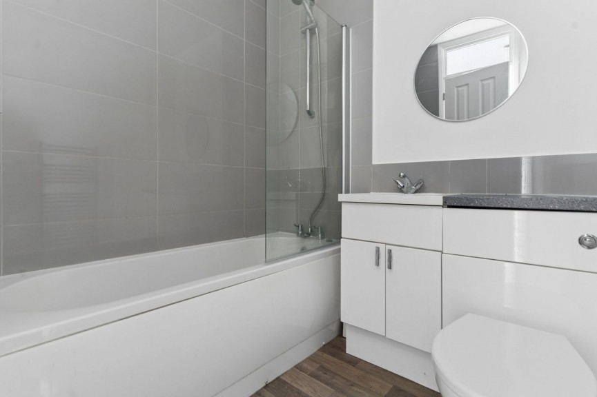 2 bedroom Flat for Sale Stevenage Road, Hitchin, Hertfordshire