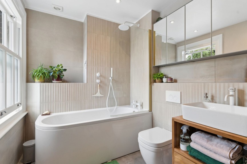 4 bedroom House for Sale Lancaster Road, Hitchin, Hertfordshire