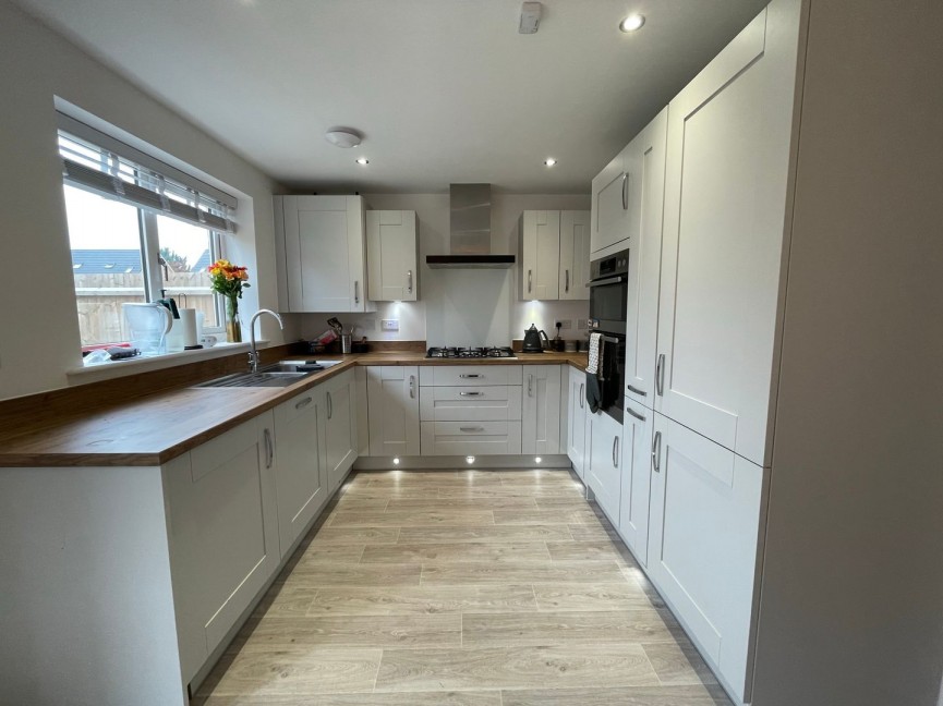 4 bedroom House for Sale Moonflower Place, Biggleswade, Bedfordshire