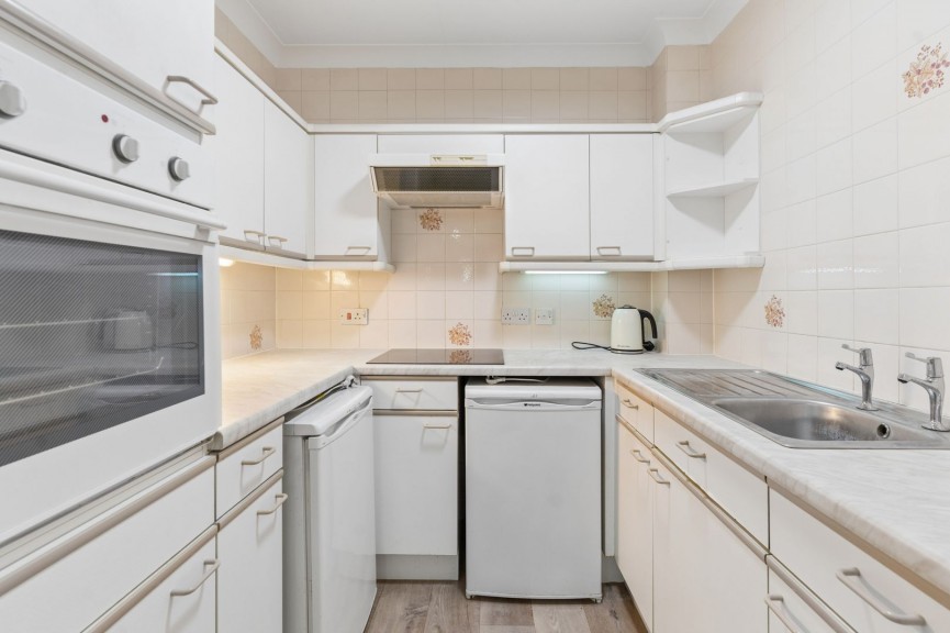 1 bedroom Flat for Sale Bedford Road, Hitchin, Hertfordshire