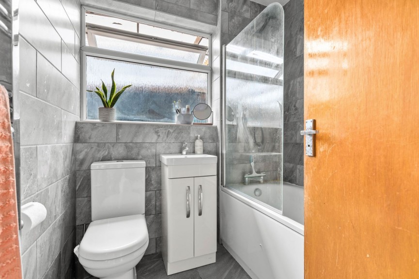 2 bedroom Bungalow for Sale Coleridge Close, Hitchin, Hertfordshire