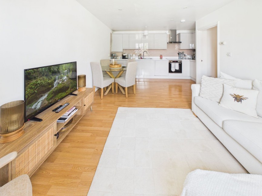 2 bedroom Flat for Sale Church Street, Baldock, Hertfordshire