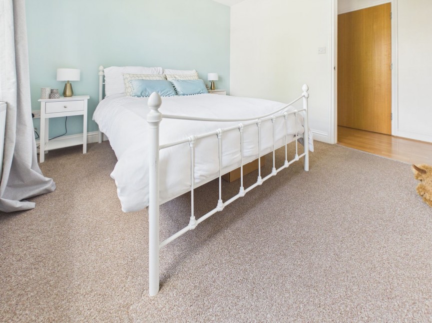 2 bedroom Flat for Sale Church Street, Baldock, Hertfordshire