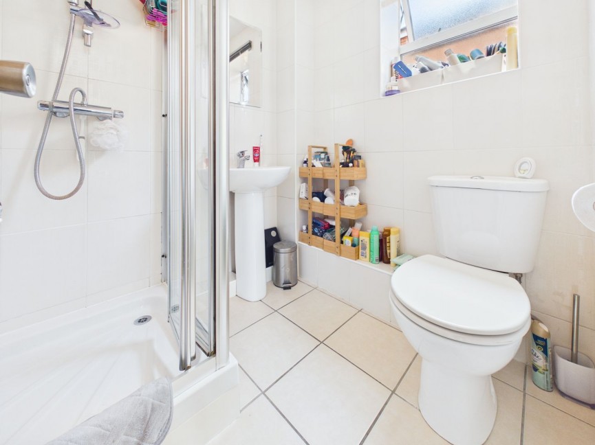 2 bedroom Flat for Sale Church Street, Baldock, Hertfordshire