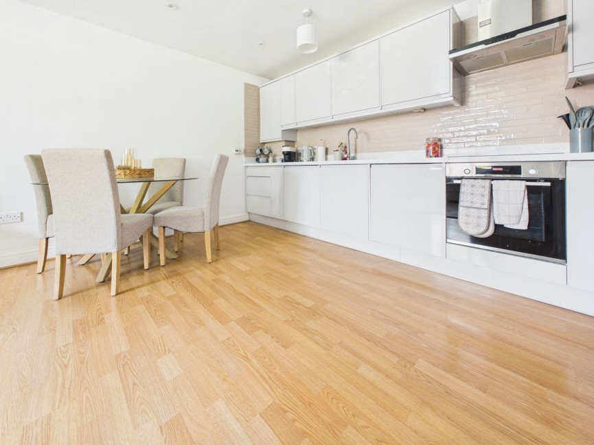 2 bedroom Flat for Sale Church Street, Baldock, Hertfordshire
