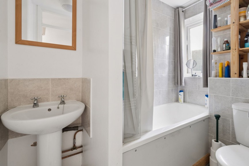 2 bedroom Flat for Sale Walsh Close, Hitchin, Hertfordshire