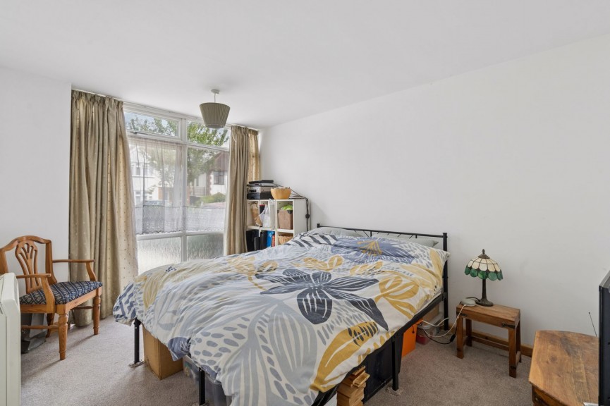 2 bedroom Flat for Sale Walsh Close, Hitchin, Hertfordshire