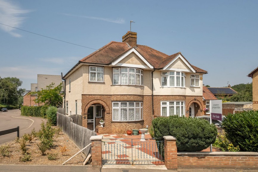 3 bedroom House for Sale Ampthill Road, Shefford, Bedfordshire
