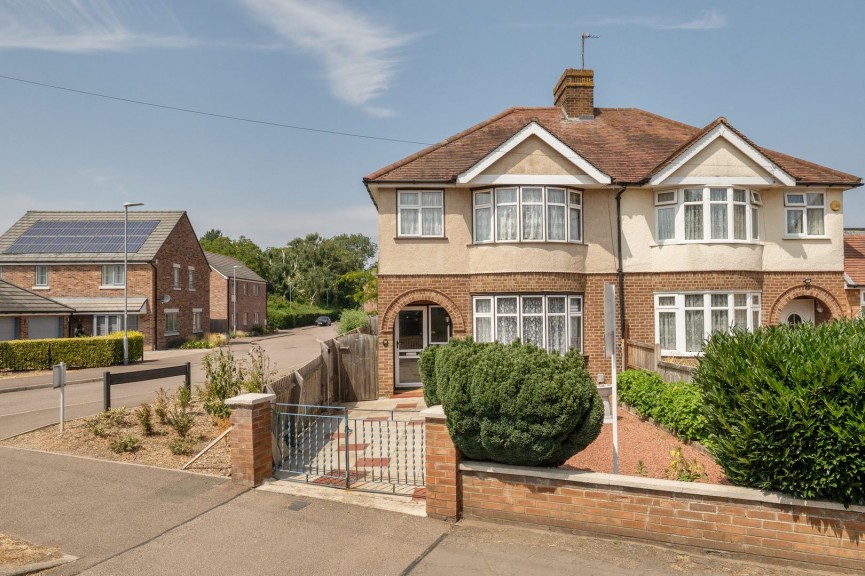 3 bedroom House for Sale Ampthill Road, Shefford, Bedfordshire