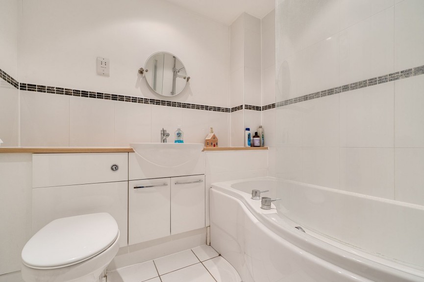 3 bedroom House for Sale Heronslee, Shefford, Bedfordshire