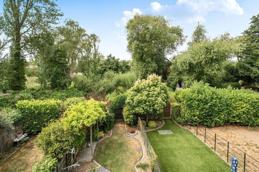 3 bedroom House for Sale Heronslee, Shefford, Bedfordshire