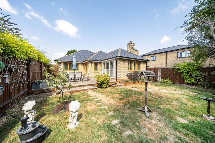 3 bedroom Bungalow for Sale Stotfold, Hitchin, Bedfordshire