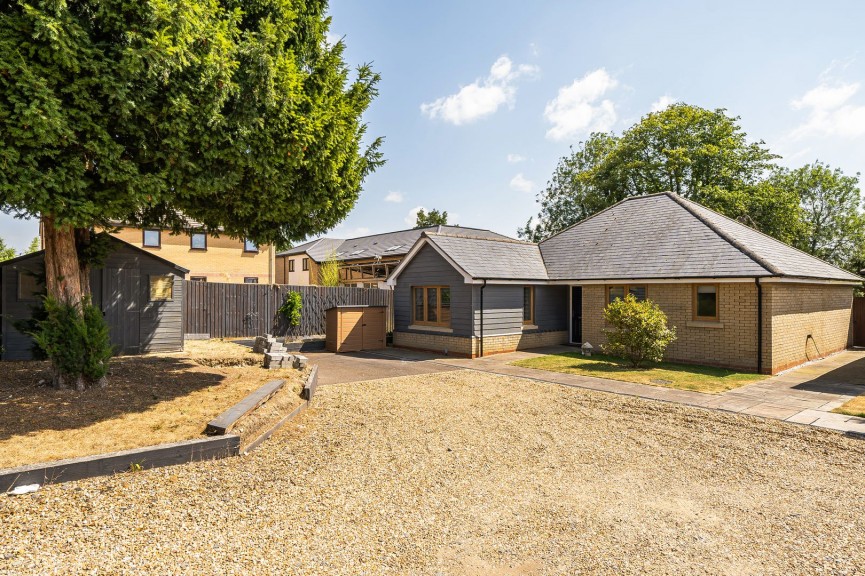 3 bedroom Bungalow for Sale Stotfold, Hitchin, Bedfordshire