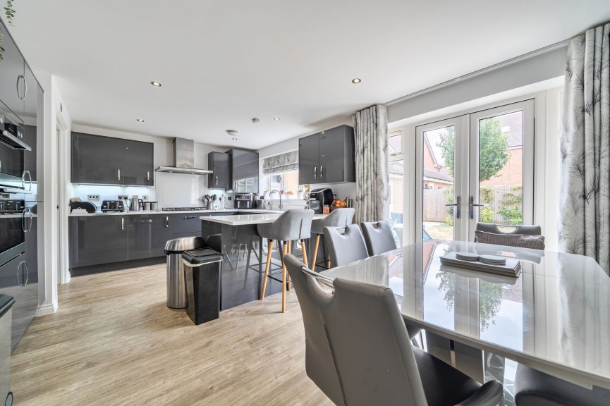 5 bedroom House for Sale Fry Grove, Flitwick, Bedfordshire