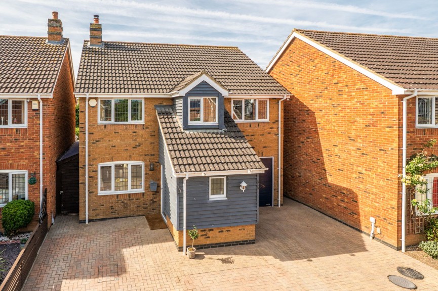 4 bedroom House for Sale Midland Gardens, Shefford, Bedfordshire