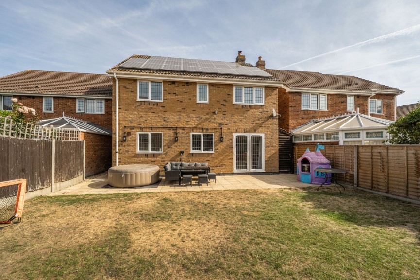 4 bedroom House for Sale Midland Gardens, Shefford, Bedfordshire