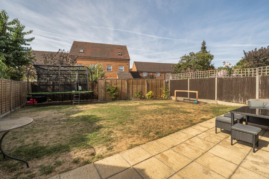 4 bedroom House for Sale Midland Gardens, Shefford, Bedfordshire