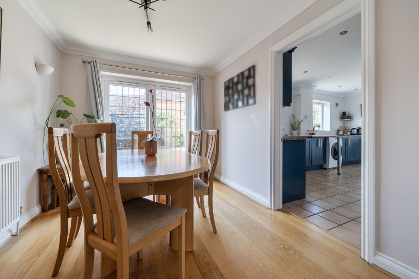 4 bedroom House for Sale Midland Gardens, Shefford, Bedfordshire