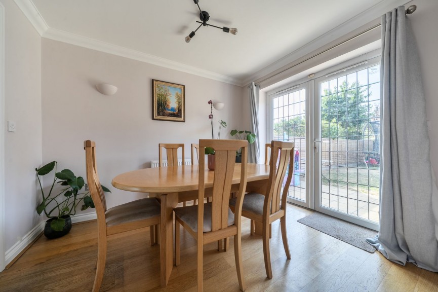 4 bedroom House for Sale Midland Gardens, Shefford, Bedfordshire