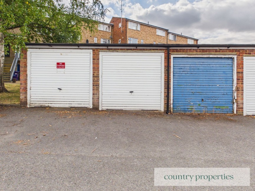 2 bedroom Flat for Sale Haygarth, Knebworth, Hertfordshire