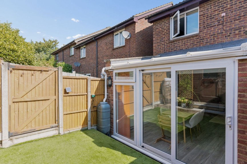 2 bedroom House for Sale Campbell Close, Hitchin, Hertfordshire