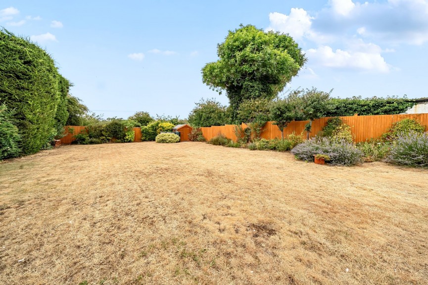 5 bedroom Bungalow for Sale Lower Stondon, Henlow, Bedfordshire