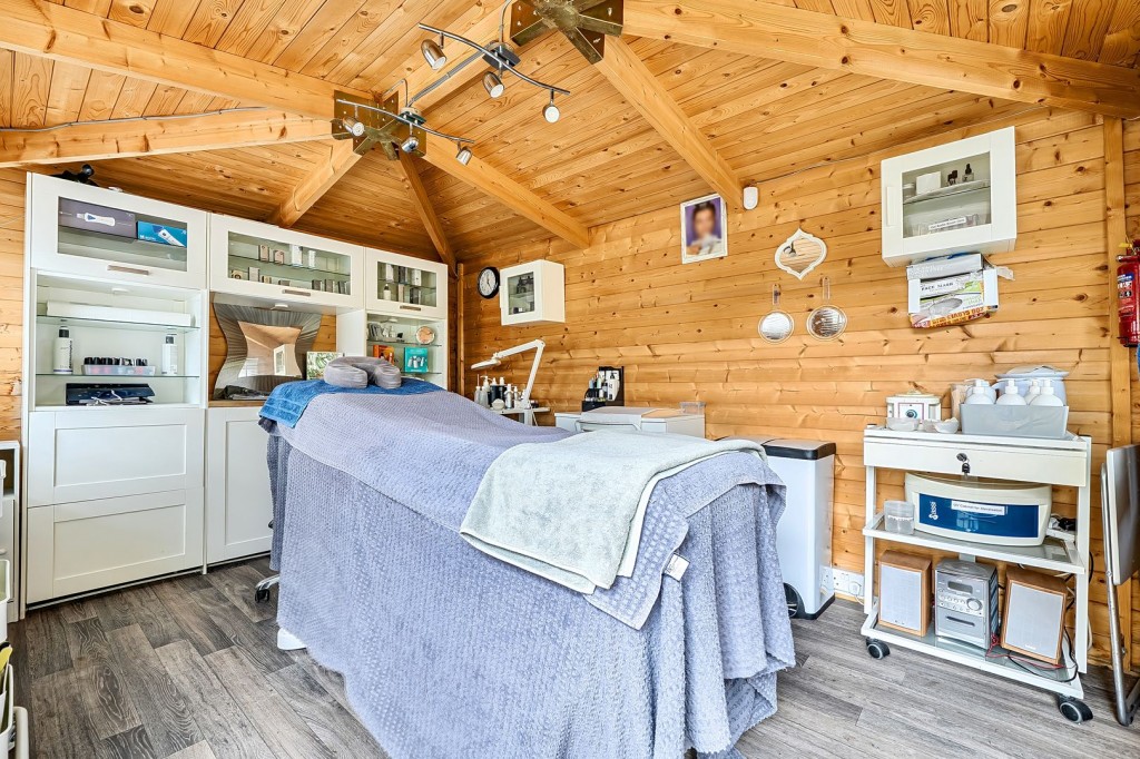 Gresham Way, Shefford, Central Bedfordshire
