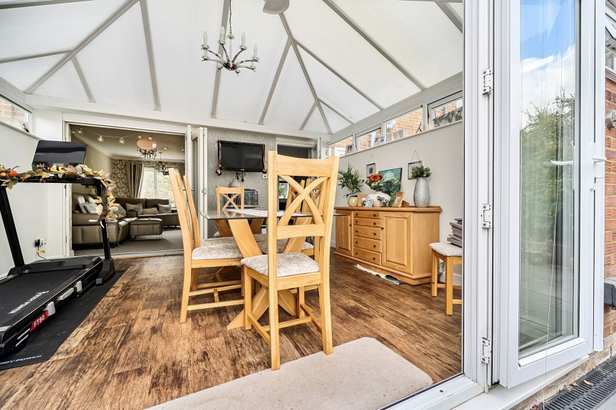 3 bedroom House for Sale Gresham Way, Shefford, Central Bedfordshire