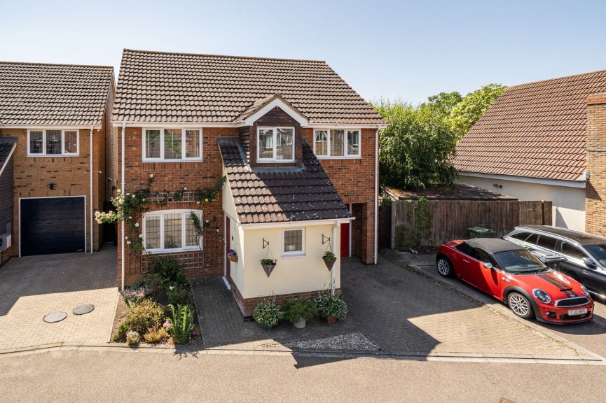 4 bedroom House for Sale Midland Gardens, Shefford, Bedfordshire