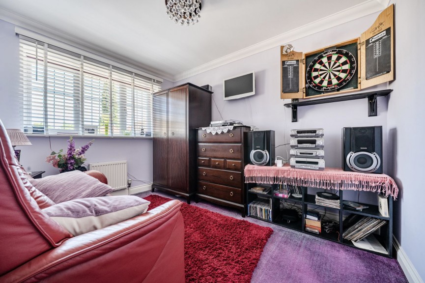 4 bedroom House for Sale Midland Gardens, Shefford, Bedfordshire