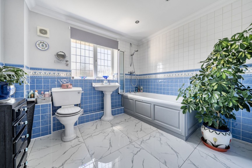 4 bedroom House for Sale Midland Gardens, Shefford, Bedfordshire