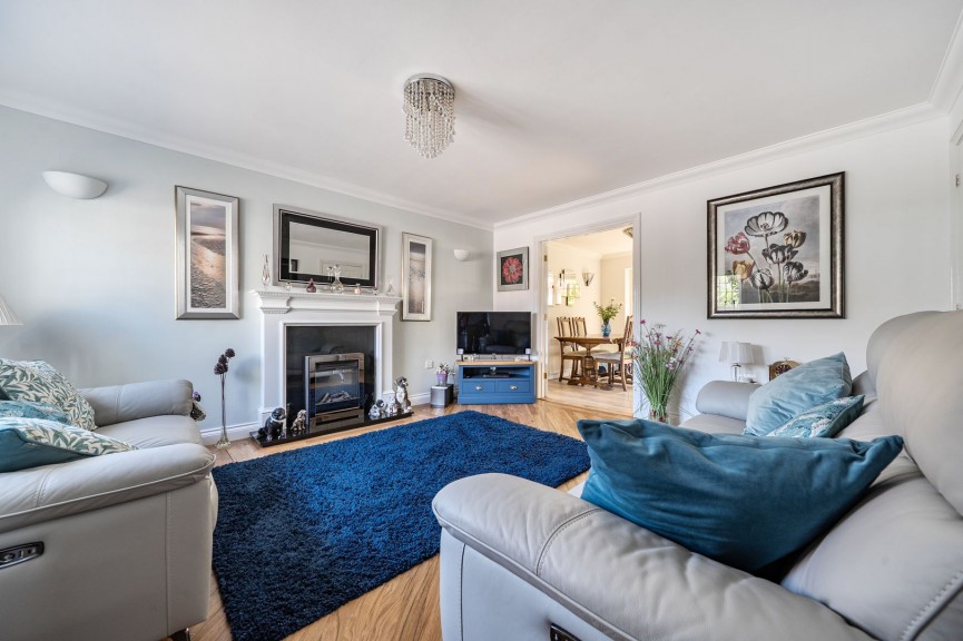 4 bedroom House for Sale Midland Gardens, Shefford, Bedfordshire