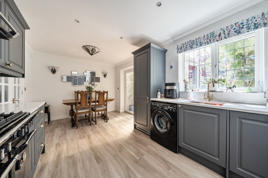 4 bedroom House for Sale Midland Gardens, Shefford, Bedfordshire
