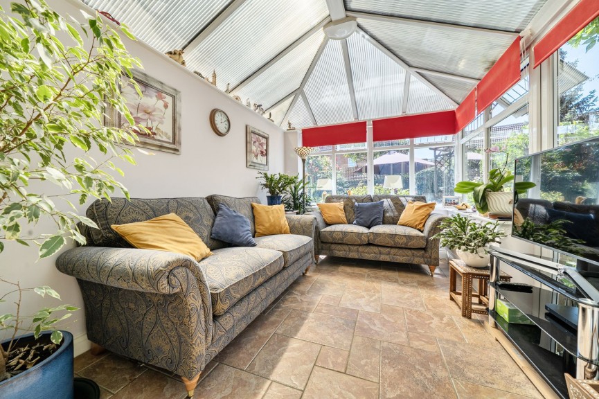 4 bedroom House for Sale Midland Gardens, Shefford, Bedfordshire