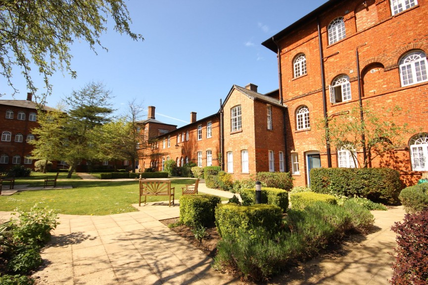 2 bedroom Flat for Sale Ampthill, Bedford