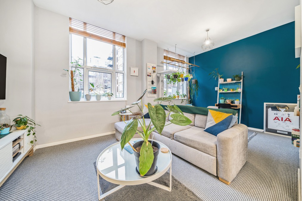 Bromyard Avenue, London