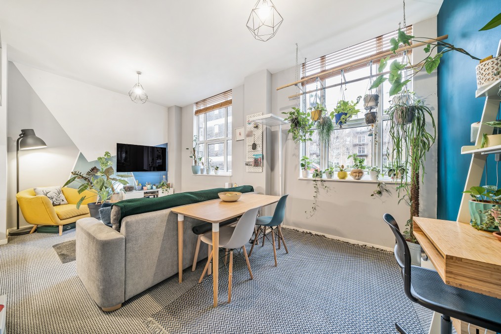 Bromyard Avenue, London