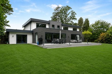Pine Drive, Finchampstead, RG40