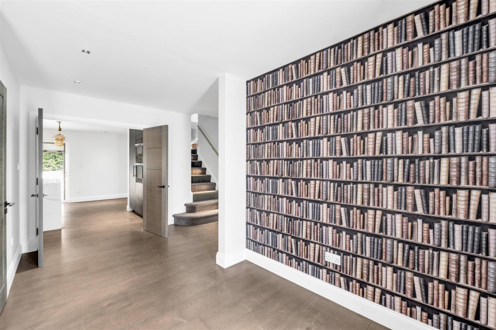 Burston Drive, Park Street, St. Albans