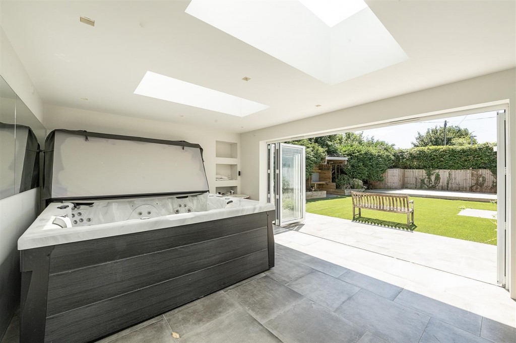 Burston Drive, Park Street, St. Albans