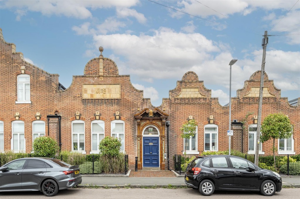 Sutton Road, St. Albans