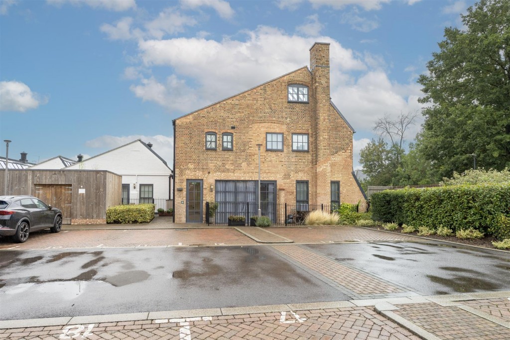 Sutton Road, St. Albans