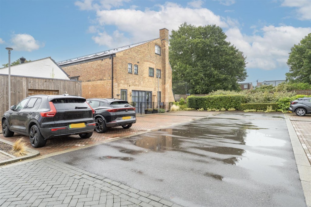 Sutton Road, St. Albans