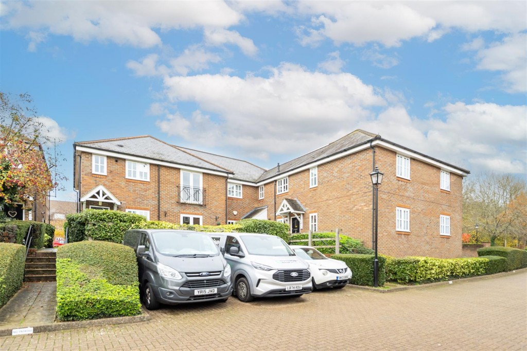 Minister Court, Frogmore, St. Albans