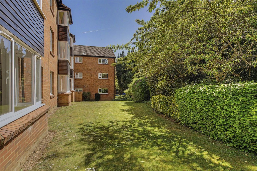 Upper Lattimore Road, St. Albans