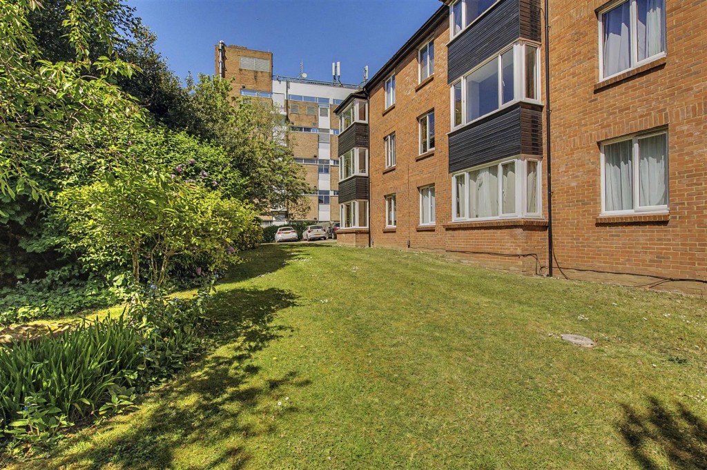 Upper Lattimore Road, St. Albans