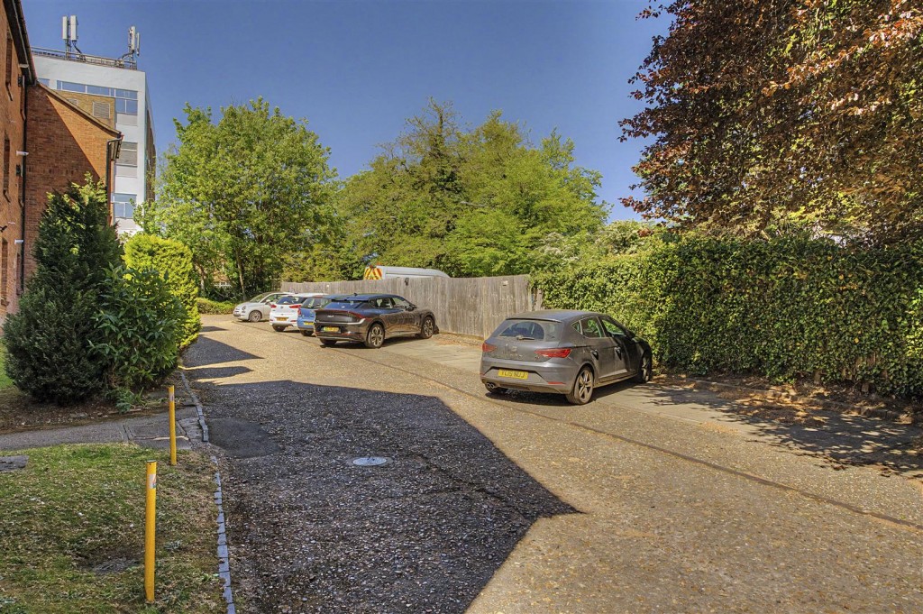 Upper Lattimore Road, St. Albans