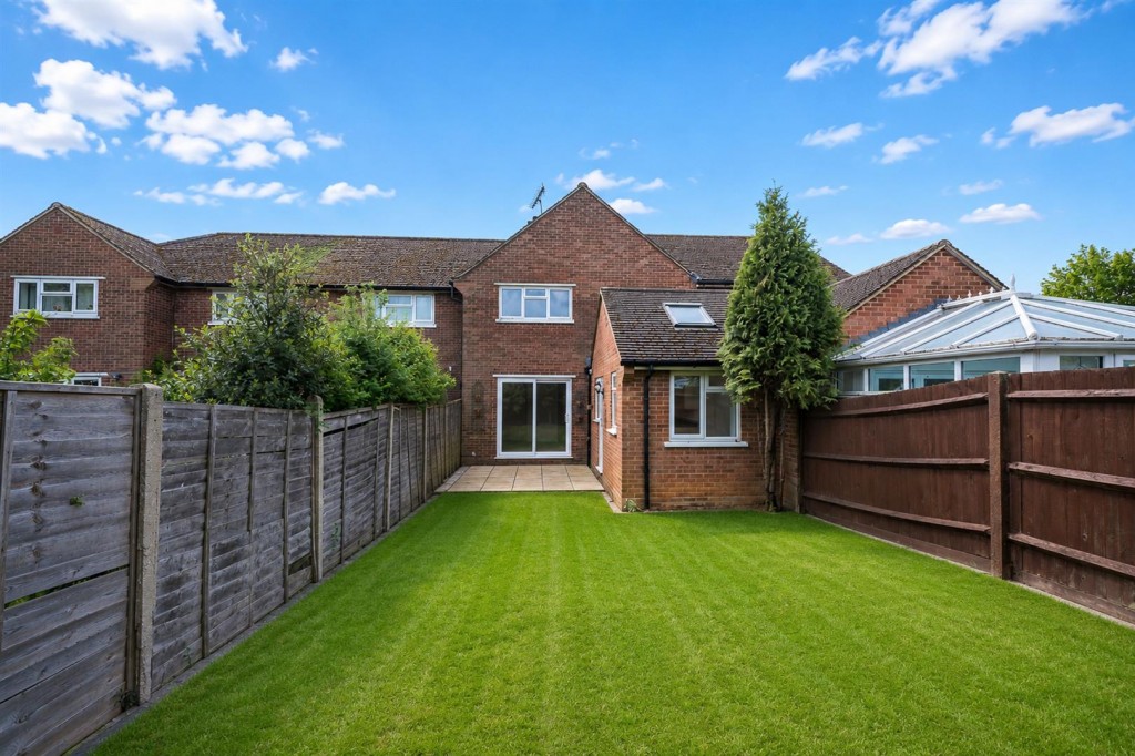 27a Carnegie Rd St Albans Herts